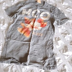 Hollister tee Size: S